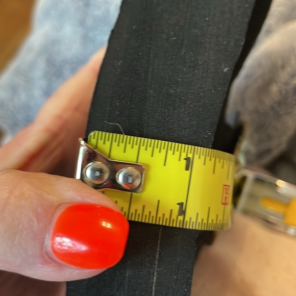 Yellow box flip flops - Picture 6 of 7